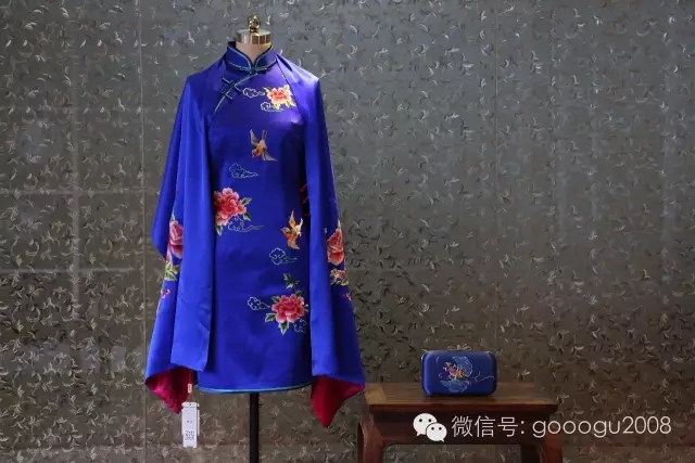 苏绣旗袍