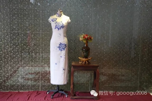 手绣旗袍